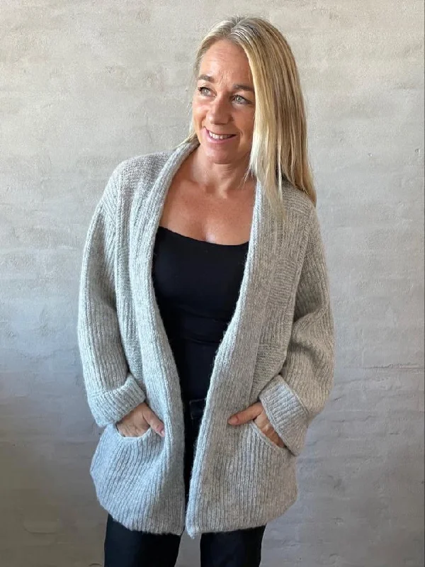 Pygmalion cardigan by Hanne Falkenberg, No 2 knitting kit European