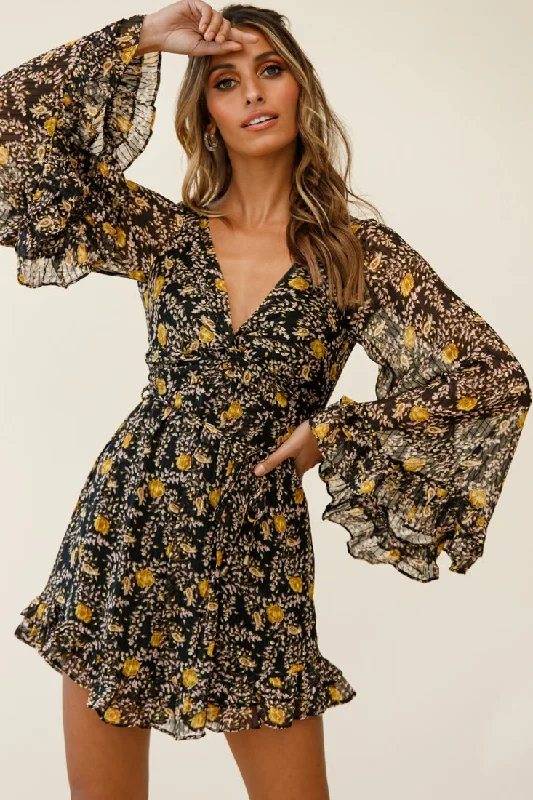 Perri Bell Sleeve Twist Knot Bust Dress Paisley Print Black Bold Women's Statement