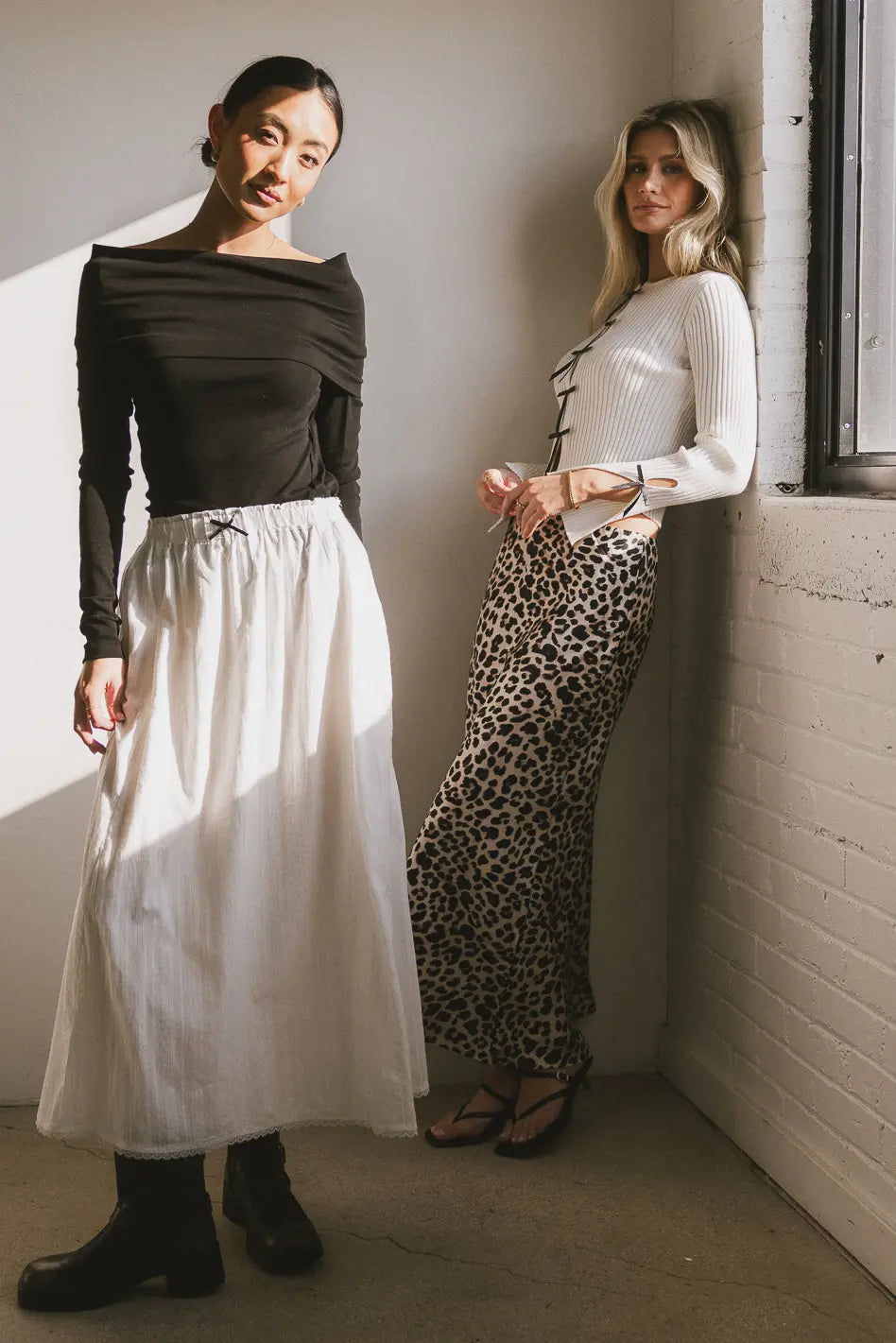 Jessica Bardot Top in Black Laid - back Women's Style